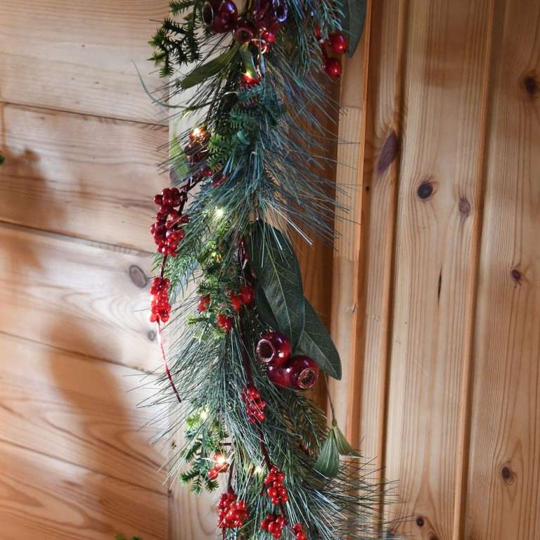 Branche lumineuse baies rouges